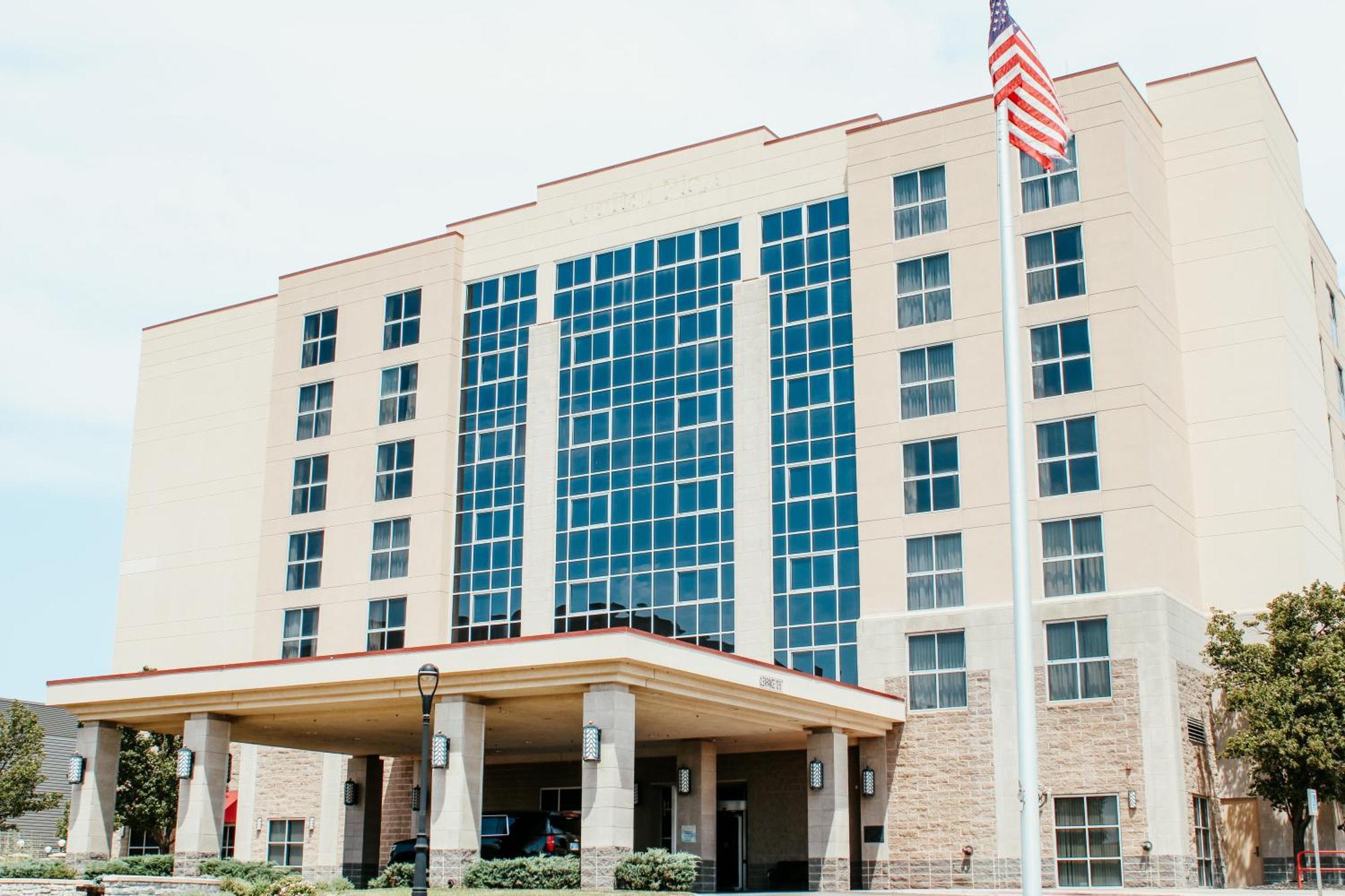 Hotel Topeka At City Center Exterior photo