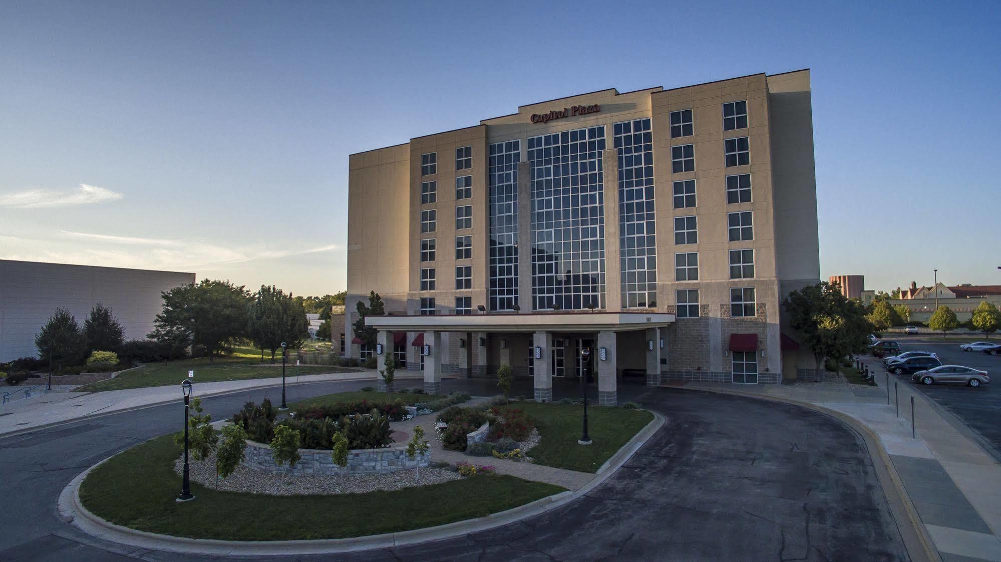 Hotel Topeka At City Center Exterior photo